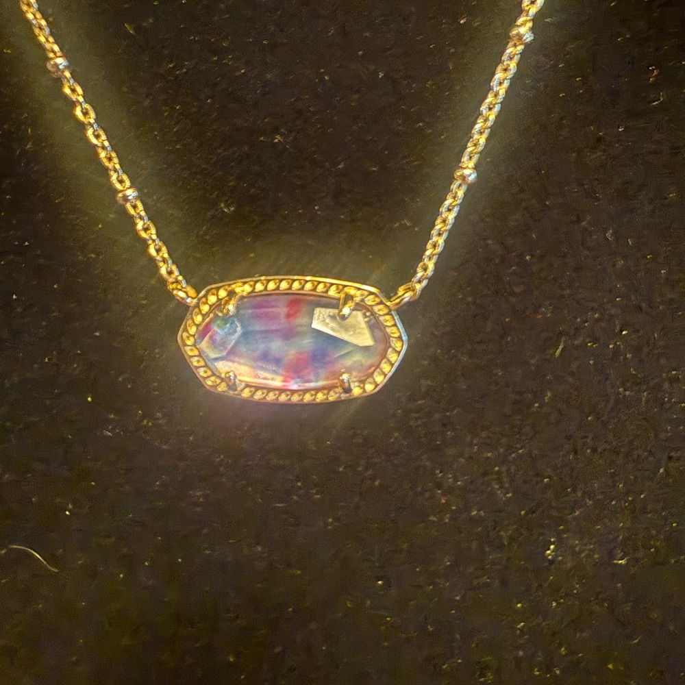 Kendra Scott Elisa 14 Gold Chain Necklace with Lilac Abalone Oval Pendant - Picture 3 of 9